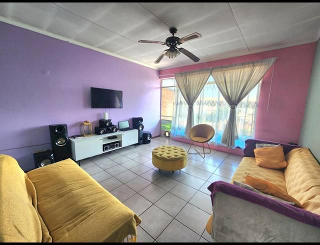 2 BEDROOM APARTMENT FOR SALE IN CRUYWAGEN PARK